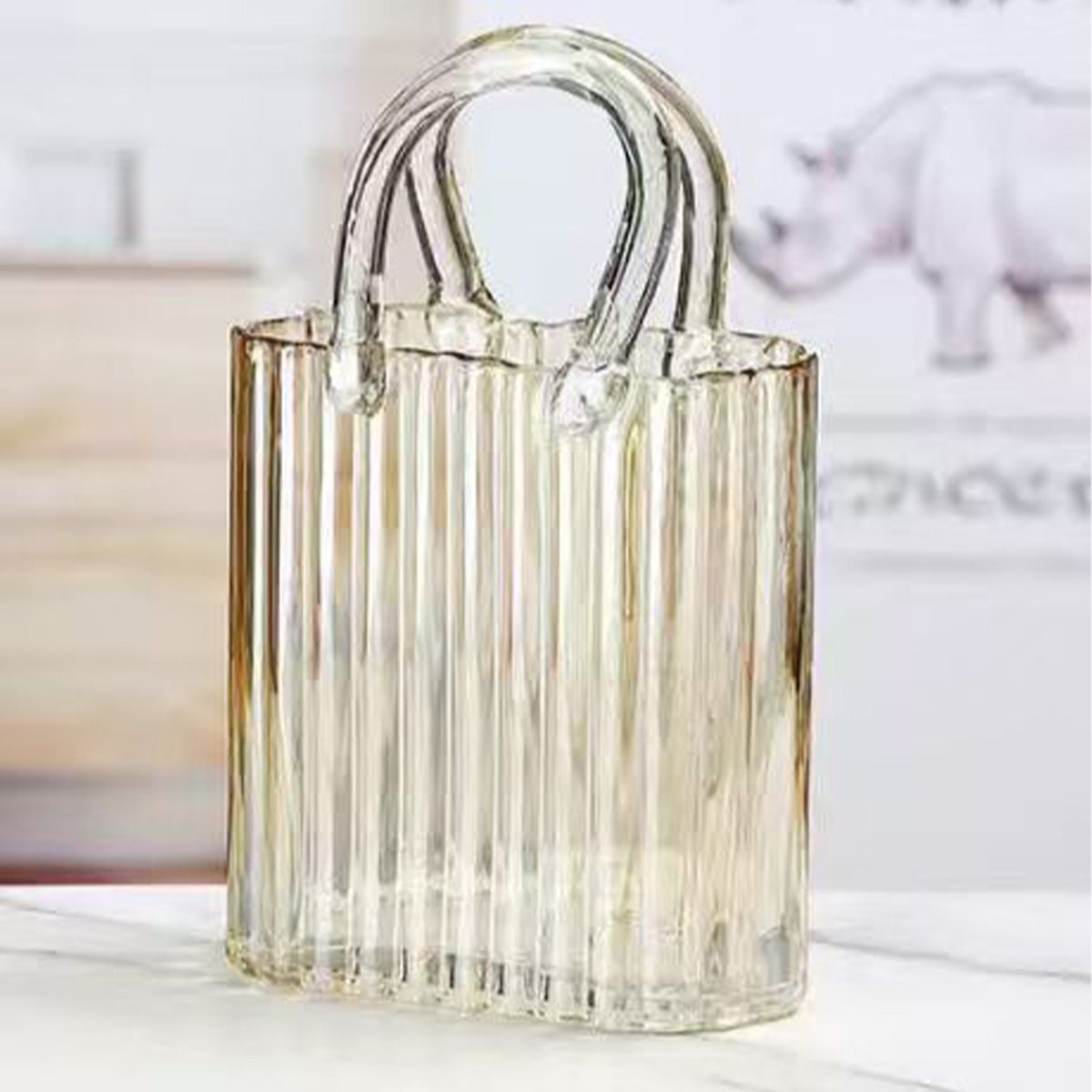 Vase décoratif transparent doré